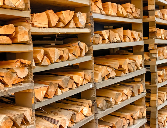 Legna da ardere di quercia essiccata in forno da 25 cm su mezzo pallet da 1 m³