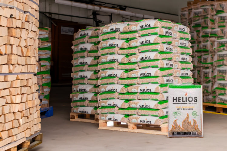 Pellet di legno Helios - bancale con 65 sacchi da 15 kg ciascuno
