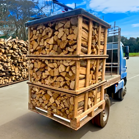 1 m³ di legna da ardere secca su un pallet (2 metri cubi)