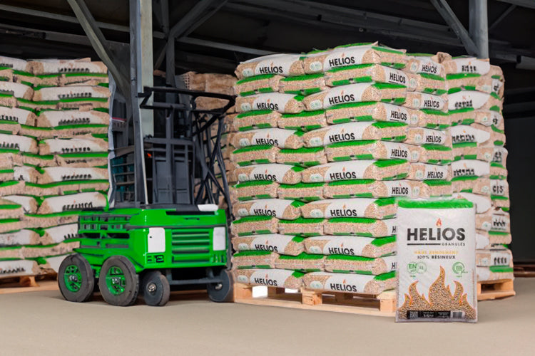 Pellet di legno Helios - bancale con 65 sacchi da 15 kg ciascuno